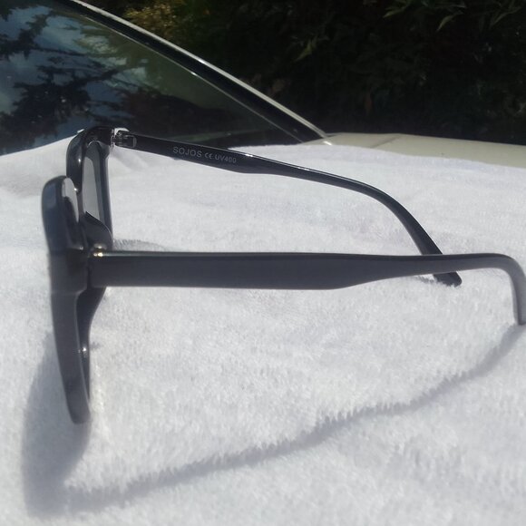Best-selling stylish luxury well-done sunglass for him/her brand new